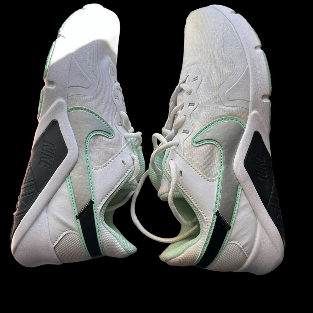 EUC Womens Nike Legend Essential 2 White Mint Silver Shoes CQ9545-102 Size 9.5